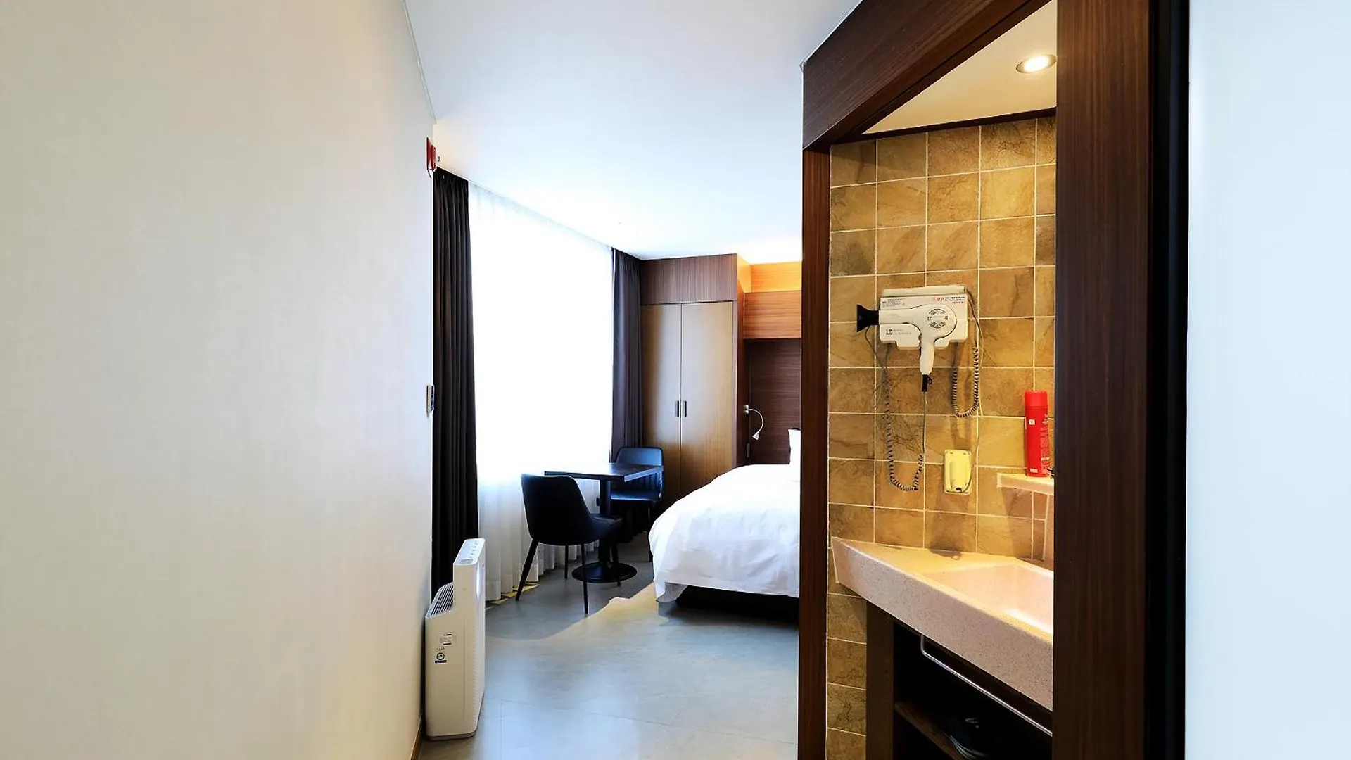 Cs Avenue Tourist Hotel Сеул 2*,